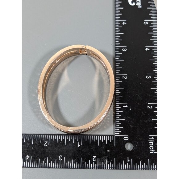 Retro Gold Tone Hammered Style Rhinestone Tennis Bangle Bracelet 7" - Picture 9 of 10